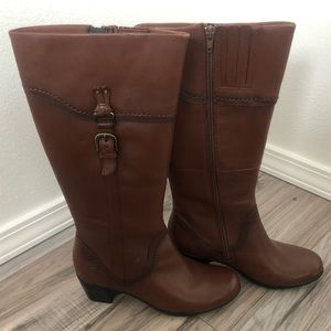 Brown Clark’s boots